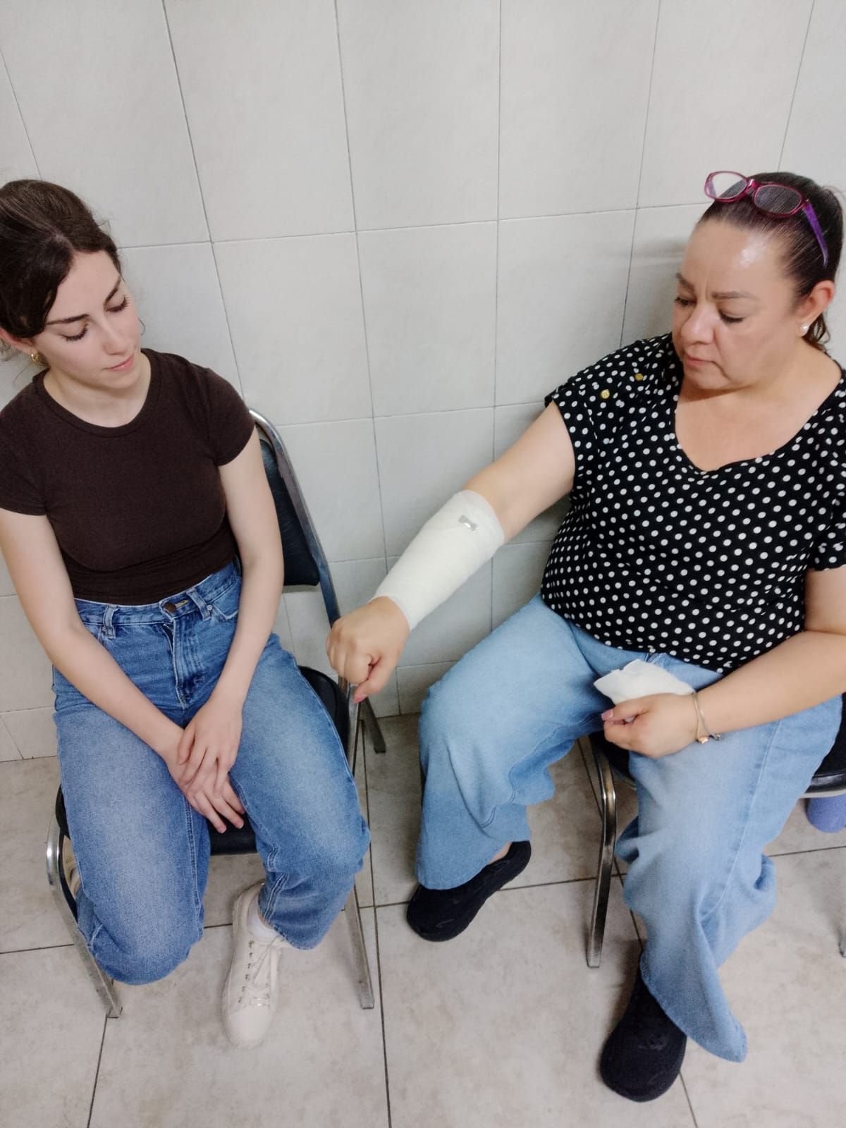 Práctica de vendaje en brazo